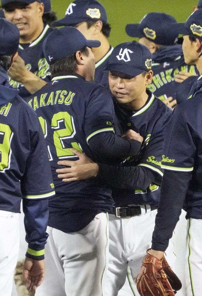 BASEBALL, Swallows Cap Remarkable Turnaround With Japan Series Victory  Over Buffaloes