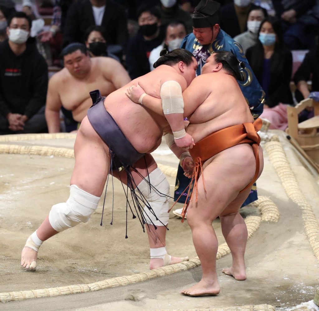 Meisei beats Terunofuji to move into tie for lead at Summer Grand