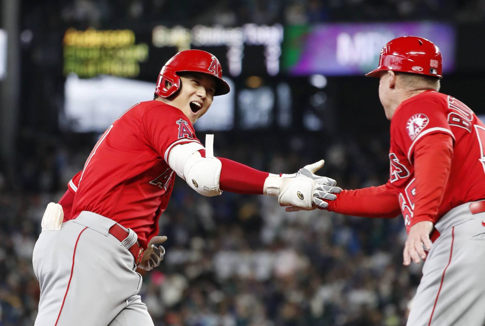 Ohtani dominates on mound, homers in Angels win over Tigers