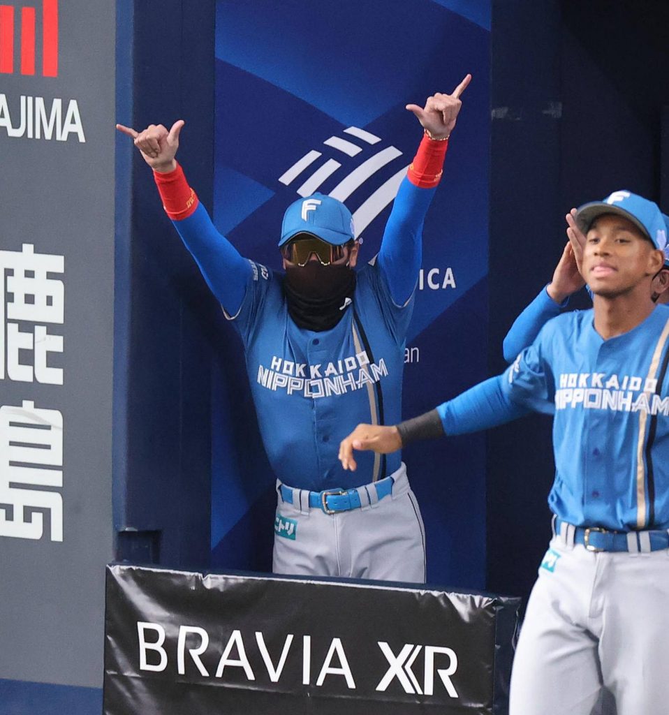 Nippon Ham Fighters No. 1 pick Kotaro Kiyomiya displays his jersey