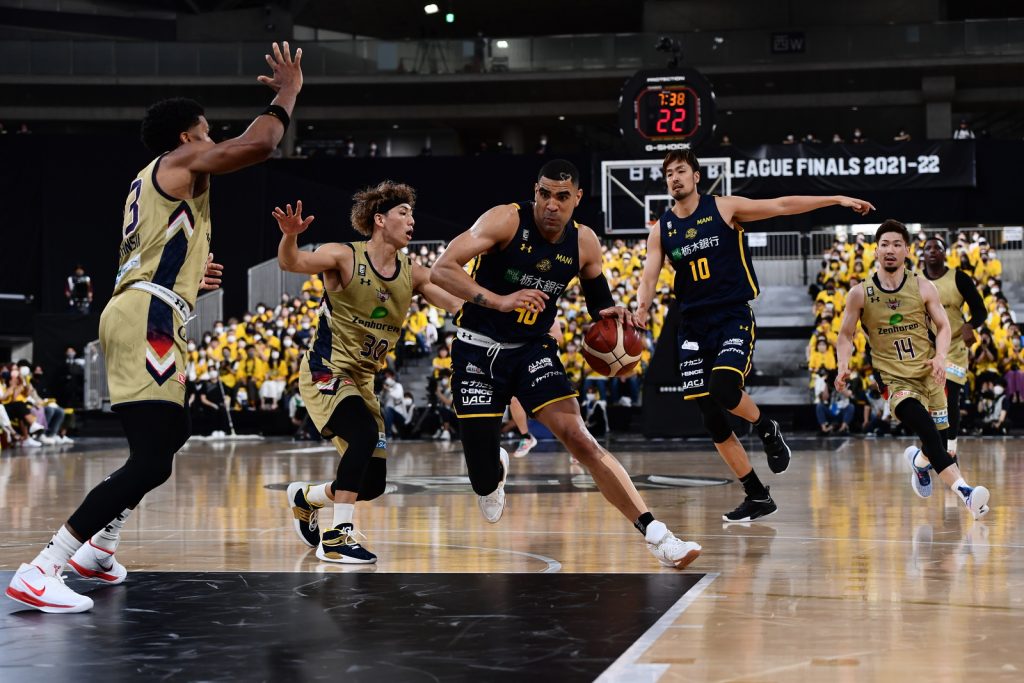 Ryukyu Golden Kings do it again! 😤 They bank a second DOMINANT win against  last year's champions Utsunomiya Brex. #bleague