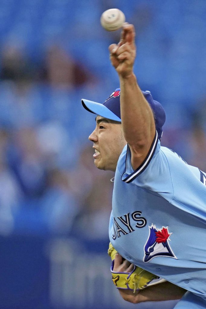 Kikuchi beats former team, Blue Jays top Mariners 6-2