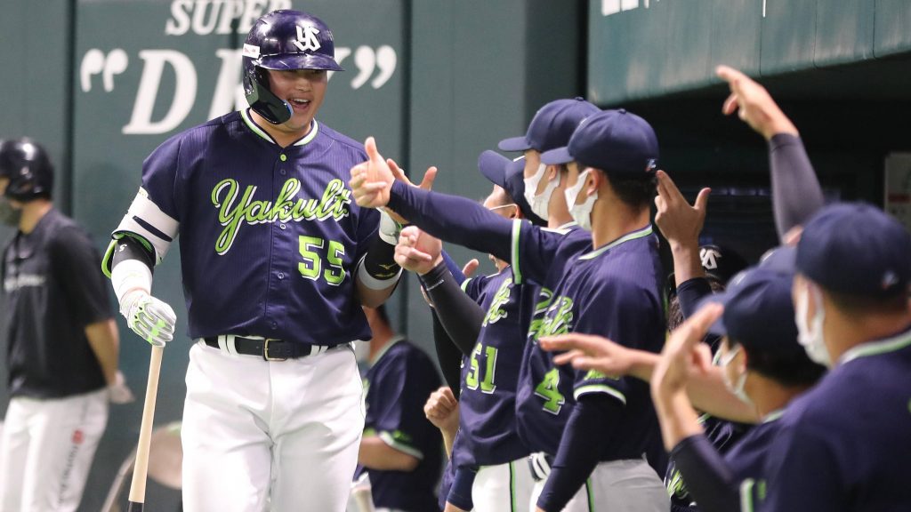 Baseball: Teruaki Sato hits grand slam as Tigers close in on CL