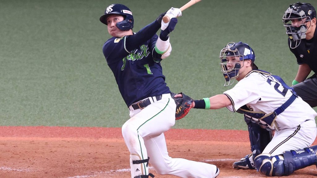 Baseball: Japan Series Keiji Takahashi of the Yakult Swallows pitches  against the Orix Buffaloes in