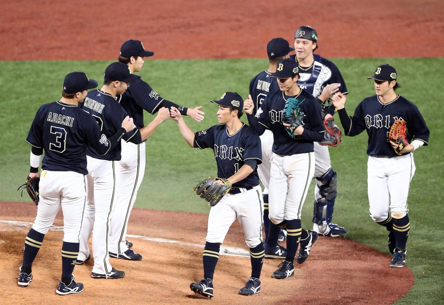 Swallows Buffaloes Play to a 3 3 Tie in Game 2 of Japan Series