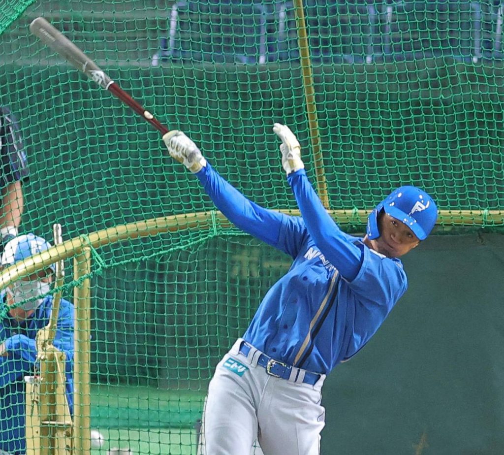 NPB] The Hokkaido Nippon-Ham Fighters debut a new alternate jersey designed  by their manager, Tsuyoshi Shinjo : r/baseball