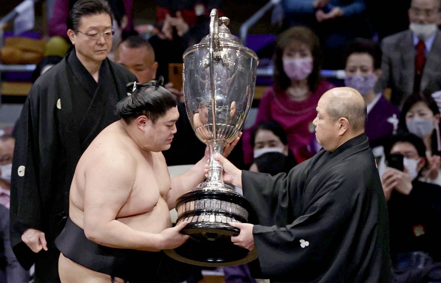 SUMO/ Takakeisho clinches his third championship in fight to finish