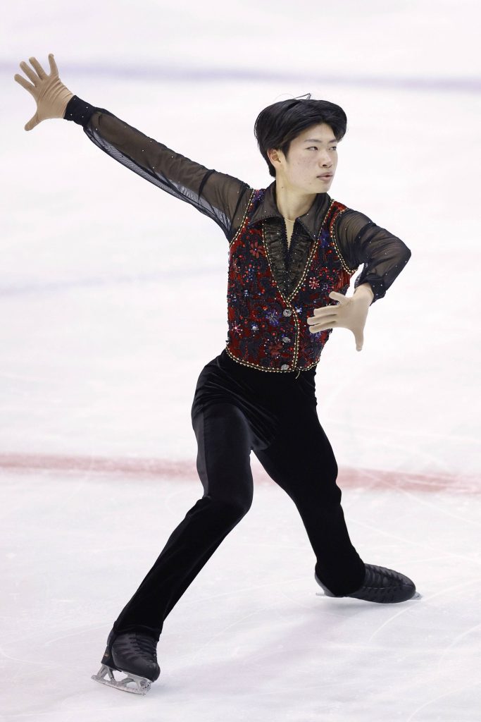 Figure skating: Shoma Uno 4th, Russian trio sweep short program