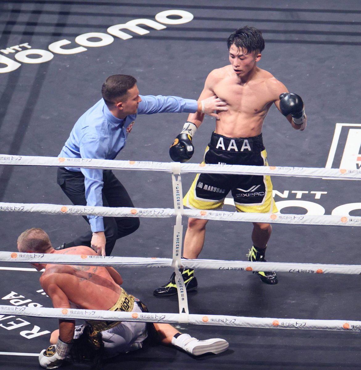 Naoya Inoue Becomes the Undisputed Bantamweight World Champion | SportsLook 