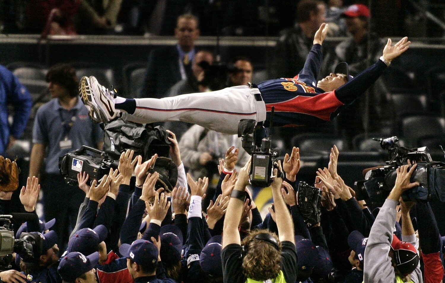 Japan stuns U.S. in dramatic final out to win the World Baseball Classic