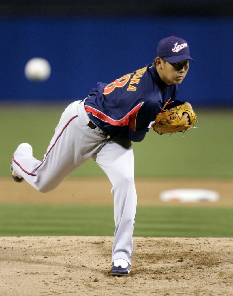 BOSTON, United States - Tomoyo Matsuzaka (R), the wife of Boston Red Sox  pitcher Daisuke Matsuzaka