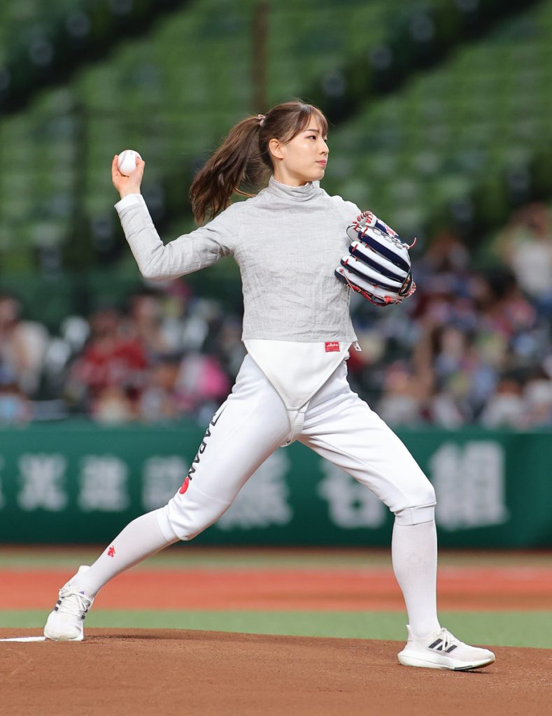 [JAPAN SPORTS NOTEBOOK] Fencer Misaki Emura Ascends to the Top in World ...