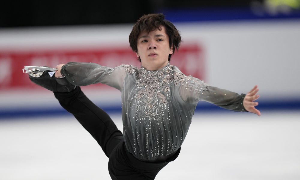 Shoma Uno hears footsteps but leads at figure skating worlds