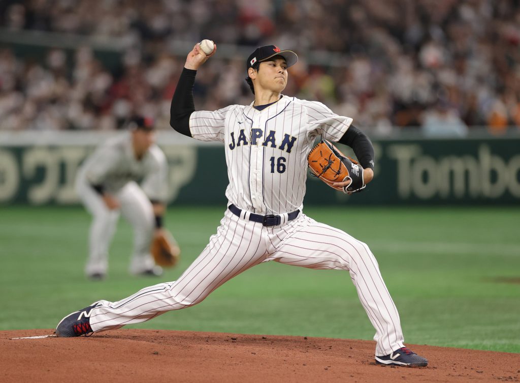 Banners, lights as Japan hails MVP award for baseballer Ohtani