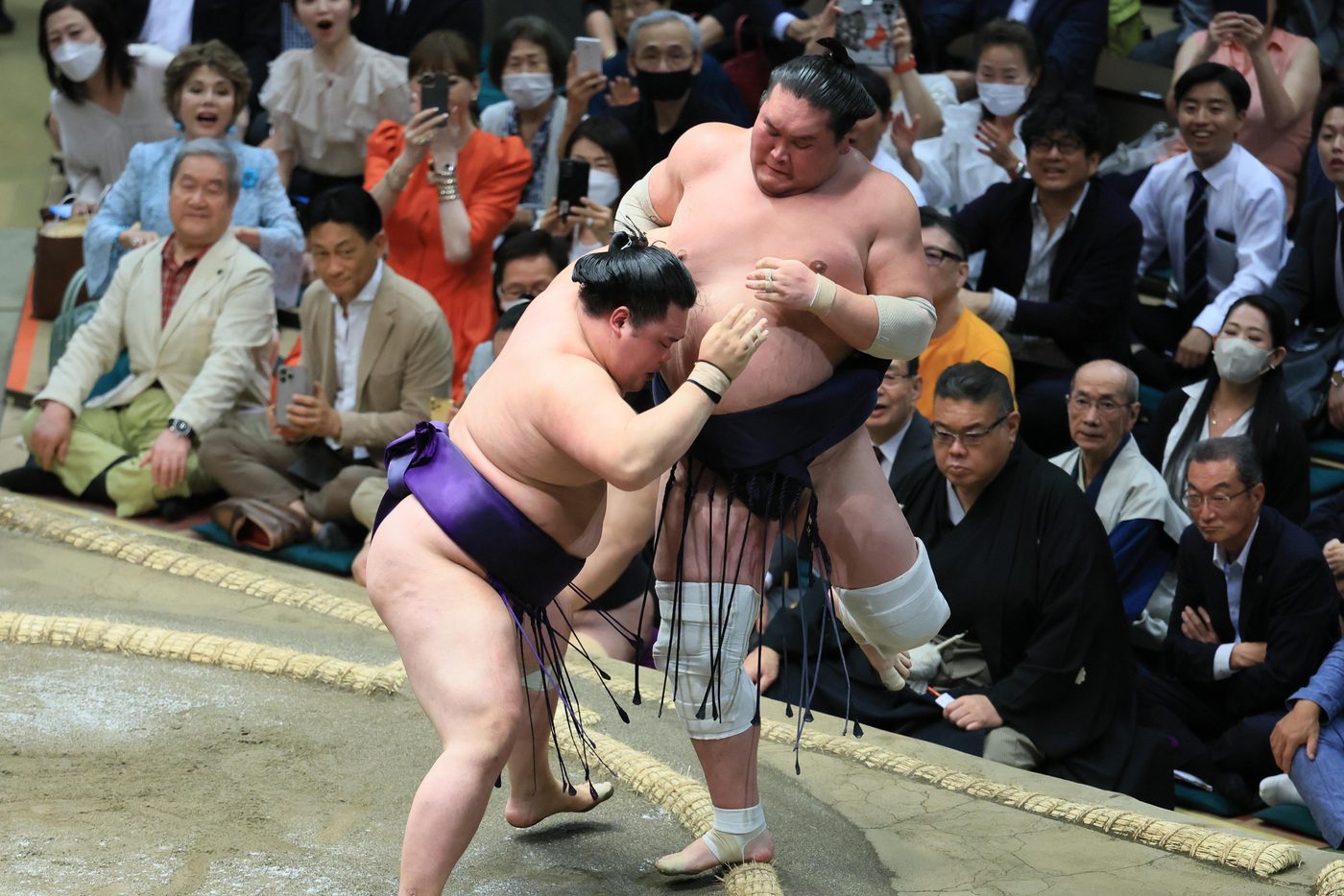 Meisei beats Terunofuji to move into tie for lead at Summer Grand