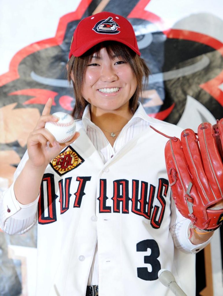 Japanese knuckleball pitcher Eri Yoshida plays on her own 'Field of Dreams