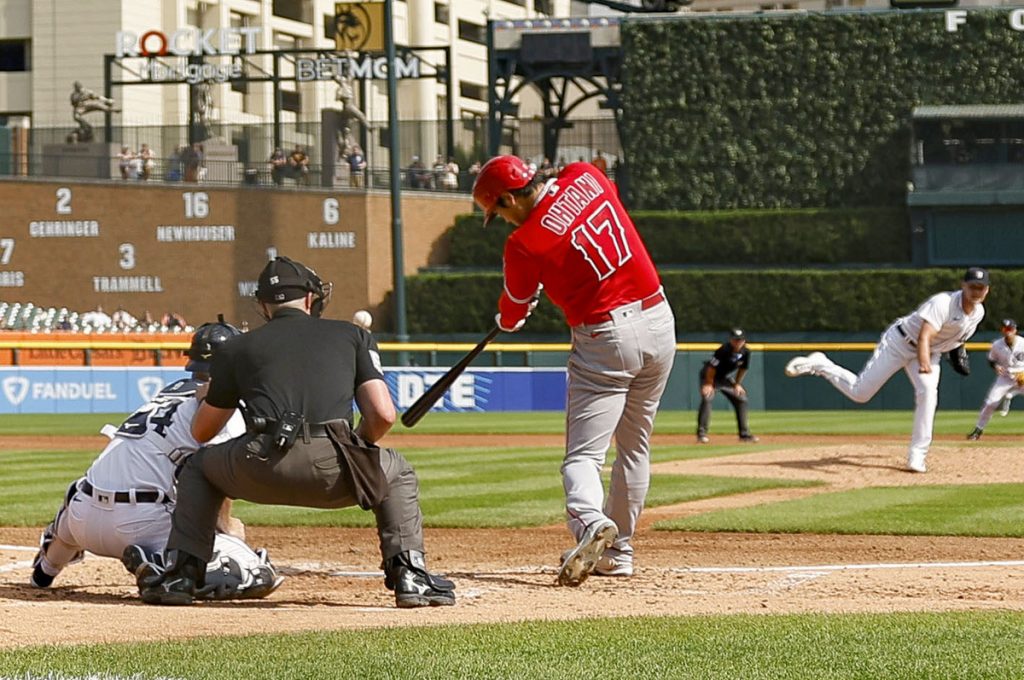 Ohtani throws 1st MLB shutout, hits 2 HRs as Angels sweep Tigers after team  says he's staying