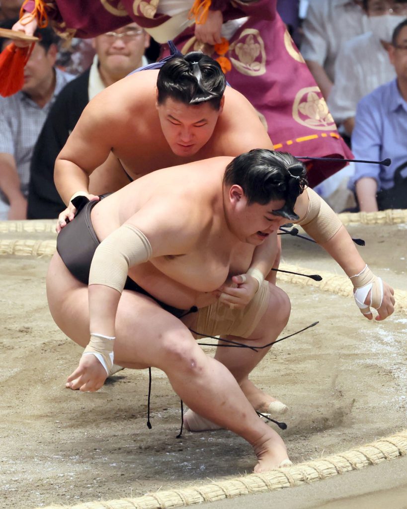 Meisei beats Terunofuji to move into tie for lead at Summer Grand