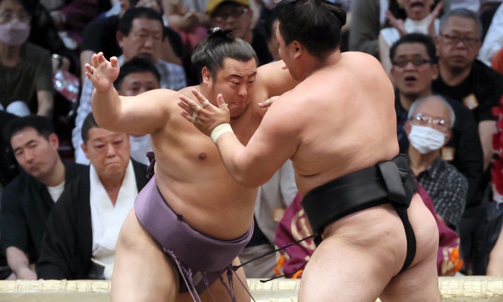 Meisei beats Terunofuji to move into tie for lead at Summer Grand