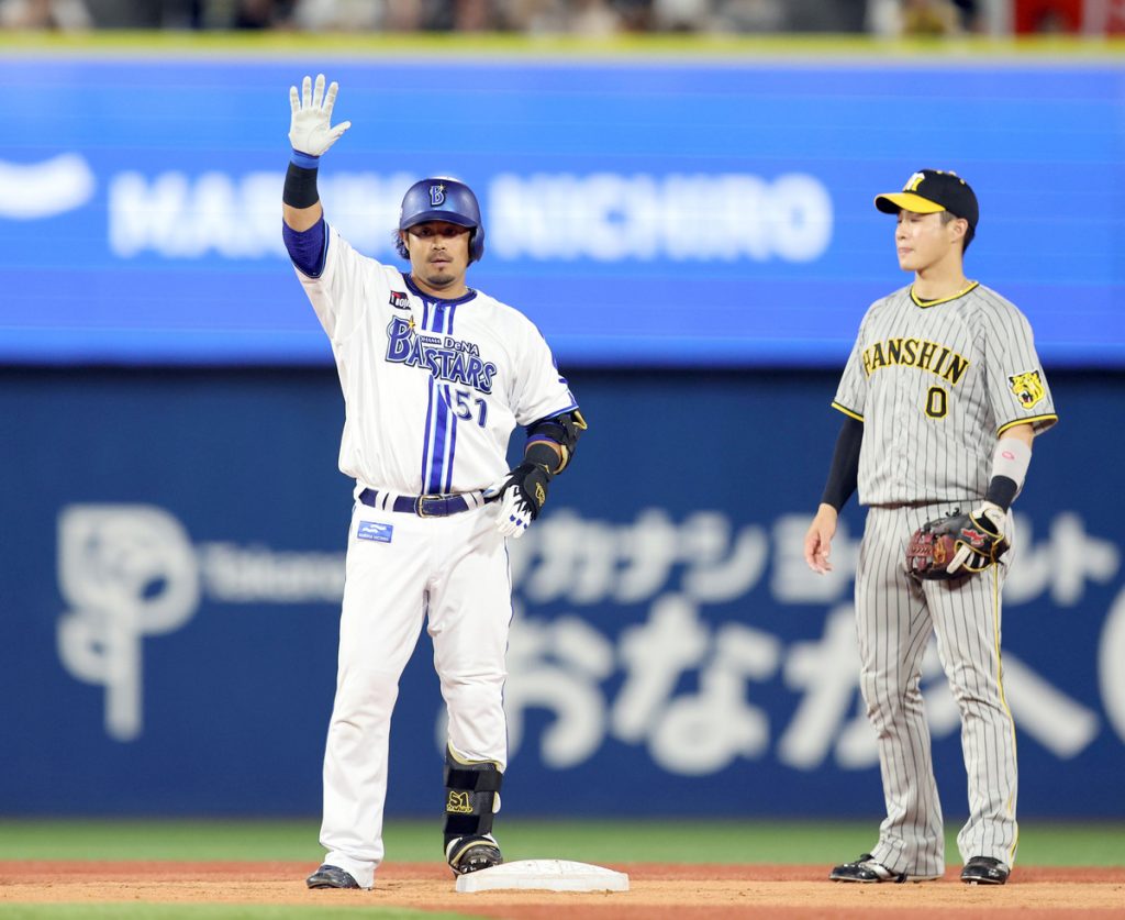 Why does Trevor Bauer feel like the only player that kinda looks good in  these new BayStars jerseys? : r/NPB