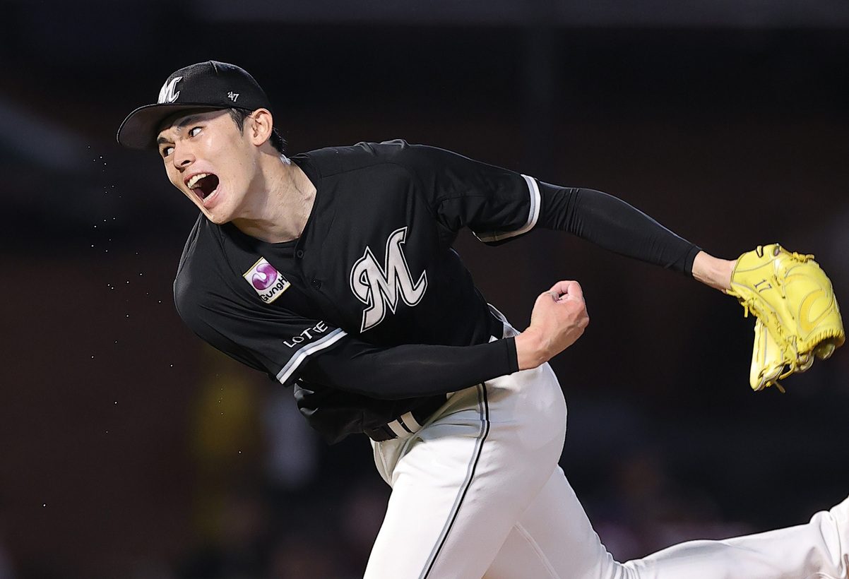 NPB NOTEBOOK] Back in Top Form, Roki Sasaki Leads Marines into PL Playoffs  | SportsLook